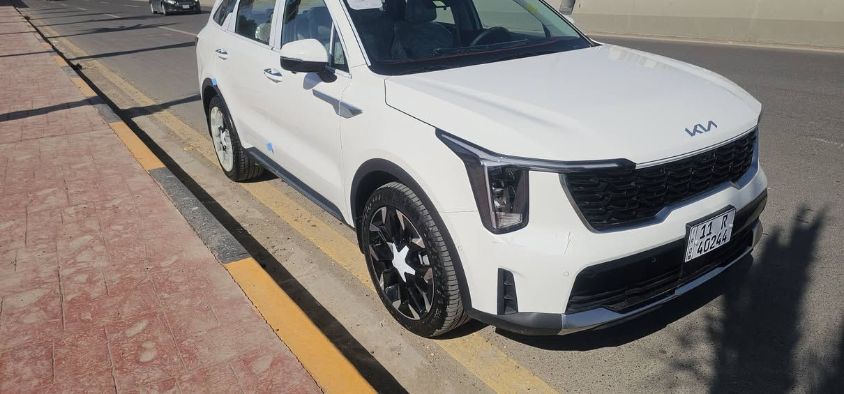 🚗 للبيع: كيا سورنتو 2025 SUV زيرو خليجي وكالة كيا الدولية بعدها زيرو مشتريها قبل يومين وسبب البيع لان سياره كبيره 😅😅�
🔹 الموديل: 2025
🔹 النوع: كيا سورنتو
🔹 اللون: ابيض
🔹 المحرك 6 سلندر / cc3500
🔹 ناقل الحركة: أوتوماتيك
🔹 العداد: [188 كم فقط يعني زيرو]
🔹 الترخيص:  رقم بغداد الجديد
🔹 بلد المنشأ: كوريا
🔹 الاستخدام: خصوصي
🔹 المواصفات:
• سبعة راكب ودخول بصمه
• داتا شو وكير ماوس
• صندوق كهرباء.
• قمارة حديد
• دخول ذكي وترحيب بالمرايات 
• ويل كب لونين حجم 20
• رادار امامي خلفي
• اشاير بالمريات واتو هولد وتحكمات ستيرن ونتفيكيشن
• تشغيل عن بعد
• تحريك السياره للامام والخلف بالريمونت
• داتا شو وكار بلاي
 • شاشة لمس
 • اربع كامرات
 • اربع حساسات اماميه
 • اربع حساسات خلفية
 • ثنين حساسات جانبيه اماميه
ثنين حساسات جانبيه خلفية
• مدوشمة جديد جلد نفس الاصلي ومغلفه.
• ارضيات 5D 
 • مثبت سرعة
 • بلوتوث
 • مكيف ثلاثي ثلاث قطع 
 • دخول ذكي
 • تشغيل بصمة عن بعد 
🔹 الحالة العامة: جديدة زيرو بعدها بالجيس، جاهزة للاستخدام، اربع تبديلات دهن مجانية بالوكاله مال كيا وضمان خمس سنوات او 100 الف كم.

💰 السعر المطلوب: [343$ ورقة او مراوس بسياره)

📍 الموقع: [بغداد]
📞  للتواصل: ‭ ‭***********
