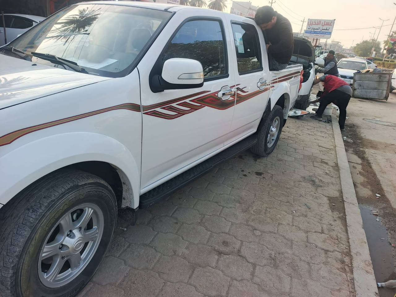 سلام عليكم كريت ويل ٢٠٢٣
السيارة جاهزة من كلشي كير مكينة حدادية خير من الله 
تدفئة وتبريد شغال  
كشتات جلد
كشن السايق كهرباء 
شاشة كبيرة  بيهة باردات شوية 
 مكان لسيارة واسط الدبوني لسعر 125 بيهة مجال 
***********
