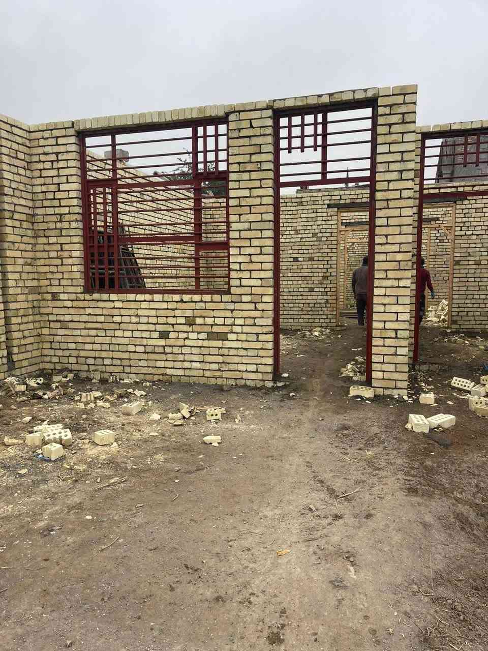 خلفه بناء متفرغ حاليا 
تسليم مهندس
***********
