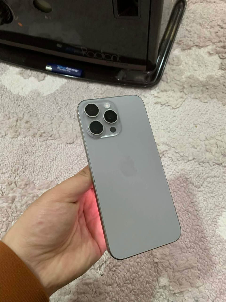 ئايفؤن ١٥ پرؤماكس ٢٥٦  يه ك سيم ئيسيم نه كراوه شاشه ي به س ئه و په له  ره شه ي هه يه پاتري ٨٥  شوختي نيه ١٠٠/١٠٠ باكه
٥٦٠$ قفليتي 
*********** السليمانية, العراق
