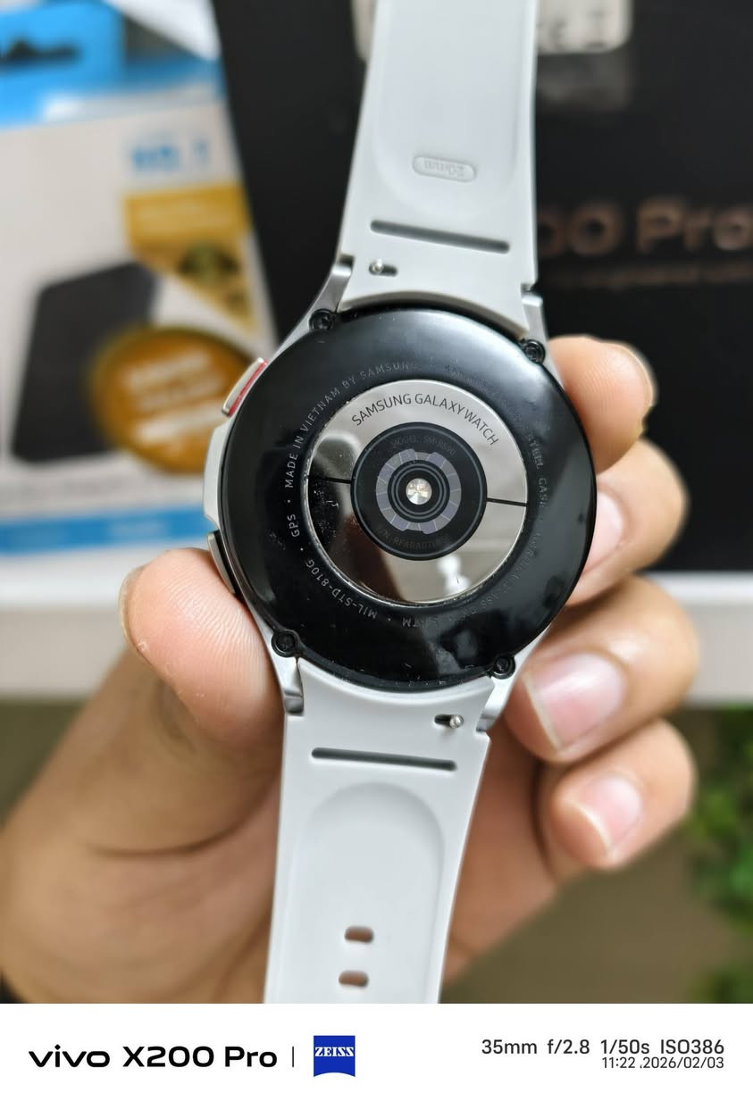 ساعة سامسونك 4 كلاسيك حجم 46
نظيفة جدا مع شاحنه و سير اضافي 
مكاني شارع فلسطين 
***********
السعر 100
