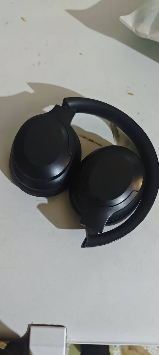 سماعه
إلغاء الضوضاء

النشط (Active Noise

Canceling) الميزة الأساسية للسماعة كما هو

مكتوب على العلبة، وتعمل على عزل الأصوات

ونقية.

والضجيج المحيط بك لتمنحك تجربة استماع هادئة

تصميم مريح فوق الأذن (Over-Ear) تأتي بطوق رأس قابل للتعديل ووسادات أذن ناعمة ومريحة للاستخدام الطويل دون الضغط على الأذن.

تجربة صوتية متطورة Play Beyond) الشعار المكتوب يشير إلى توجيه السماعة لتقديم أداء صوتي محيطي ومميز، سواء للموسيقى الأفلام، أو الألعاب.

بطارية تدوم طويلاً تتميز هذه السلسلة من HiFuture بعمر بطارية ممتاز يكفي للاستخدام لعدة أيام مع دعم

الشحن السريع عبر منفذ Type-C.

ميكروفون مدمج عالي الوضوح الإجراء المكالمات الصوتية بوضوح وتصفية صوتك عن الضوضاء أثناء

التحدث

اتصال لاسلكي مستقر تدعم تقنية البلوتوث الحديثة لضمان اتصال سريع ومستقر مع هاتفك أو حاسوبك 

سعرها 35


**إذا كنت صاحب هذا الإعلان وتريد حذفه لأي سبب، رجاءا أرسل رسالة إلى الدعم الفني**
