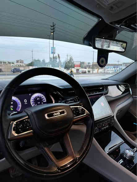 جيب كراند شيروكي سمت ريزرف
الموديل :2023. (امريكي) . 
المحرك : . V6. 3.6L . 
العداد : km27.000.بحالة ممتازة.  
المواصفات :
* دفع رباعي 4x4 . 
* نظام تعليق هوائي (جكات). 
* قيادة ذاتية عند المنعطفات. 
* رادار امامي مع مانع تصادم . 
* نظام الرؤية الليلية. 
* تحذير الخروج عن المسار . 
* مستشعر نوم السائق مع نظام التوقف الآلي 
* تحذير النقطة عمياء ⚠ .
* نظام تحذير عند التقاطعات. 
* نظام تحذير عند تجاوز السرعة المحددة. 
* نظام عرض المعلومات على الزجاج الامامي (HEAD UP DISPLAY) 
* نظام تقليل الضجيج داخل المقصورة. 
* إنارة محيطية. 
* شاحن موبايل وايرلس. 
* تعديل وضعيات مقود السائق كهربائيا. 
* مرايا تعتيم ذاتي. 
* المرايا الجانبية قابلة للطي كهربائيا. 
* نظام الصوت من ماكنتوش مع 19 سماعة. 
* ويل قياس 21 انج .
* سقف بانوراما .  
* شاشه كبيرة 10.1 انج . 
* شاشة للراكب الأمامي .
* نظام الخرائط (GPS) .
* عرض خرائط الطريق على لوحة القيادة.
* لوحة القيادة بقياس 12 أنچ. 
* 4 كاميرات خارجية مع بخاخات ماء للتنظيف. 
* كاميرا للمرأة الداخلية. 
* تصوير حراري ليلي .
* المصابيح الأمامية زنون .
* كشافات الضباب زنون . 
* دخول ذكي. 
* بصمة على 5 ابواب للدخول الذكي. 
* تشغيل عن بعد .
* الصندوق الخلفيي كهربائي .
* فتح الصندوق الخلفي مع حركة القدم.
* دوسات جانبية .
* فرش المقصورة الداخلية من الجلد الطبيعي الفاخر .
* اضافات من الخشب الطبيعي للمقصورة الداخلية. 
* ذاكرة لحفظ وضعيات الجلوس للمقاعد الأمامية
* مساج للمقاعد الامامية .
* المقاعد الأمامية كهربائية .
* المقاعد الأمامية تبريد وتدفئة .
* المقاعد الخلفية تدفئة وتبريد .
* ستائر للشبابيك الخلفية. 
* انارة داخلية LED متعددة الالوان . 
* حساسات امامية وخلفية . 
* 7 راكب .
* مكيف خلفي مع وحدة تحكم منفصلة . 
* تدفئة مقود القيادة. 
* مانع تصادم خلفي .
* بلوتوث تلفون . 
* محدد سرعة . 
* نظام التشغيل والاطفاء الاوتوماتيكي .
* نظام بريك اوتماتيكي
‏ 1c4rjkegop8722540:رقم شاصي
سعر السيارة//405$ 
ضررها بيبان (2) حادث خفيف
أيرباك بردة يوجد فيها فقط
مكان السيارة// النجـف الأشرف 
السيارة كفالة + بچم كبس// *********** النجف
