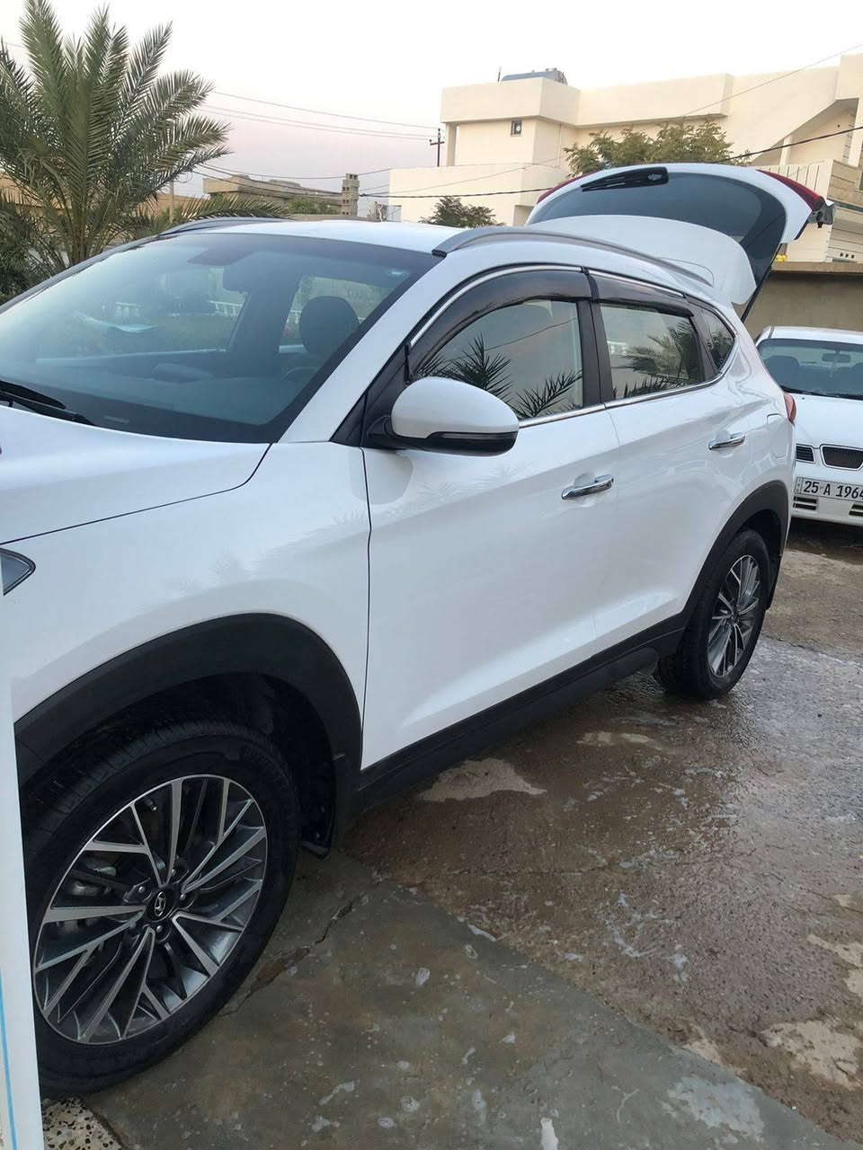 السلام عليكم توكسان 2019 للبيع
كلين فول بصمه واحد ع واحد لون ابيض 
تبريد قطعتين ماشييه ٨٤ رقم اربيل جديد 
محرك گير كلو شرط سعر السياره ٢٢٠ وبيها مجال مكان السياره الحويجه قرية شملان 
مكلف بالنشر  رقم صاحب السياره
***********
***********
