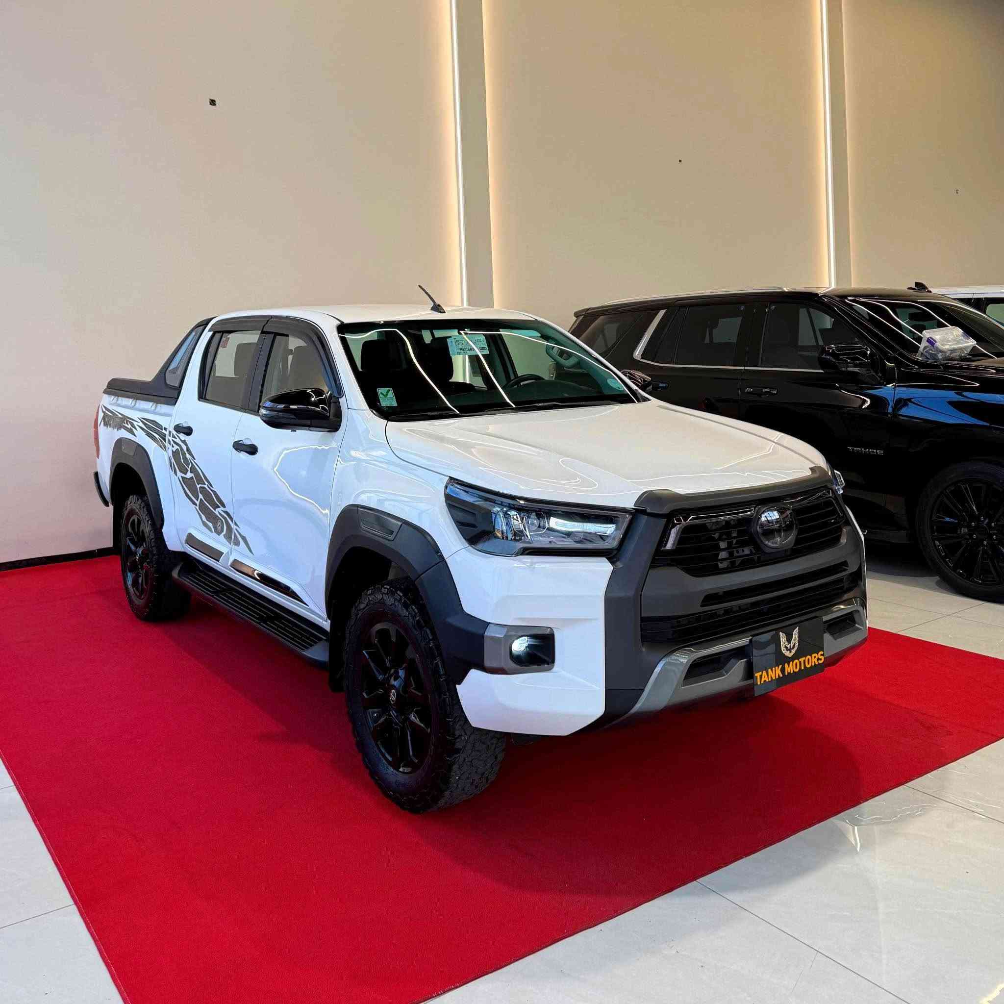 🛎 🔱السلام عليكم 🔱🛎
للبيع سيارة تويوتا هايلوكس
TOYOTA HILUX 
وكالة شركة جيهان (تويوتا عراق)
موديل 2018
محدث كامل ادفنجر 2024
كير عادي
فور ويل 4X4
ماشي276000 كيلو متر
ويل كب 18 انج ادفنجر
طخم تايرات بي اف كودرج اصلي
لايت و بك لايت ليد و زنون
كشافات ليد
شاشة كبيرة اندويد
كاميرا خلفي
داخل احمر
مودات قيادة
مانع انزلاق
جامة خلفي سلايد
مطريات بيلادي
سيارة مكفول كفالة كلشي بشرط بدون ضرر و  صبغ بس مكانين بيه تعديل بارد و باقي كير و محرك و كهربائي كلة بشرط
سيارة رقم اربيل و تحويل ثاني يوم و سنوية ماصاقتة
سعرها 23800$
مكان اربيل معرض تانك موتورز
☎️***********
☎️*********** أربيل, العراق
