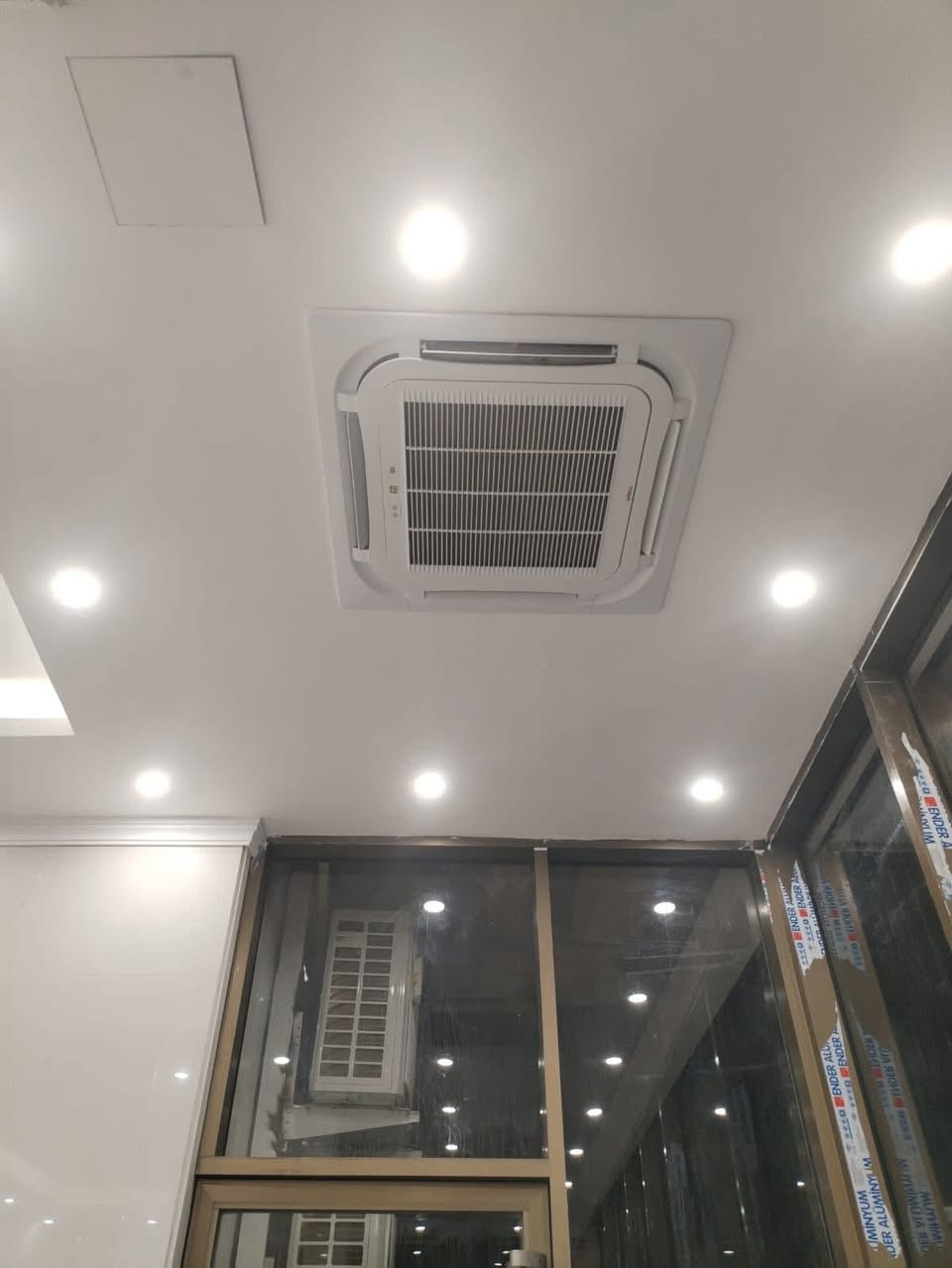 @بإدارة هادي حسين لتبريد وتكيف في جميع مناطق بغداد عن فتح السبالت +شد السبلت +تنظيف السبلت   جميع أنواع السبالت  الجدارية ✅ عامودية والمكيفات. 
تنظيف وغسل كامل لسبلت بجميع
انواعه ✅ 
/نصب سبالت  /صيانه/
شحن غاز R22  وغاز R 410/تبديل عاكس/ تبديل كمبريسر/ تنضيف القطع الداخليه والخارجية 
-سرعة وامانة في نصب السبالت 
-عمل موقعي 

عمل على مدار ٢٤ ساعه
ماعليك فقط الاتصال ***********
***********متوفر واتساب 
نجيك للبيت 🏃🏃🏠🏠@معتمد شركة الوادي
