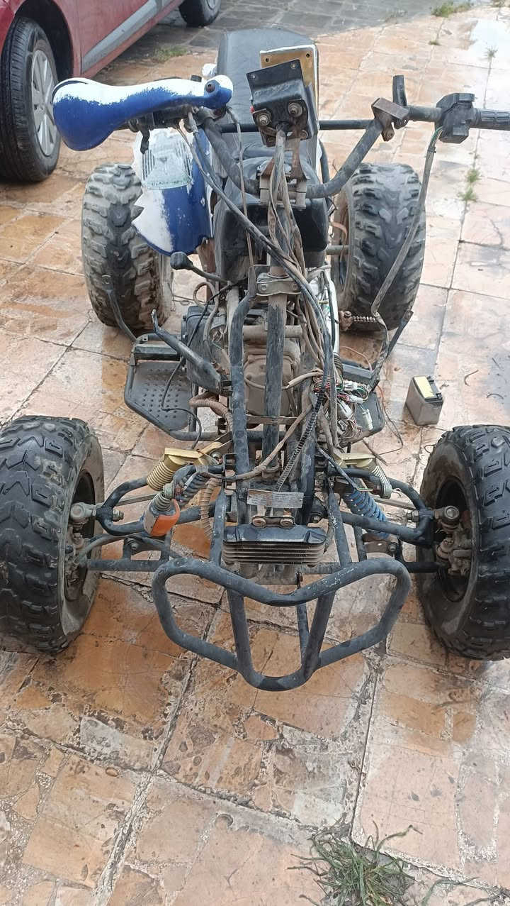 للبيع رباعيه محرك كير شرط جديد حجم ٢٠٠ سيسي راديتر دهن  شغاله نكره كهربائياتها شغاله حتى الشاشه السعر ٦٠٠ الف العنوان كاظميه ***********
