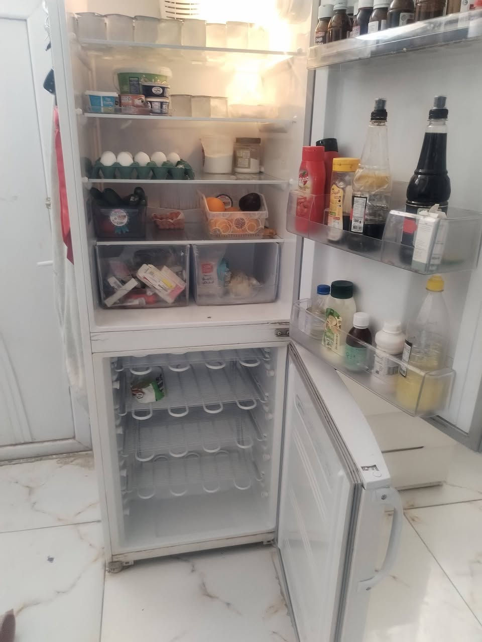 السلام عليكم عندي ثلاجه كبيره هيه ثلاجه هي مجمده حديثه ماليزي نظيفه جدأ السعر ٣٥٠ وبيها مجال بسيط مكاني اليرموك اربع شوارع ***********
