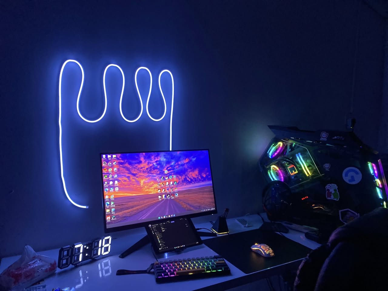 سلام عليكم pc للبيع كامل مع الشاشة وباقي الملحقات مواصفات الpc موجودة بالصور 

مواصفات الشاشة تجي من نوع asus 1920*1080 معدل الهرتزية 280hz 

كيبورد احترافي حجم60‎%‎ من شركة aula win60 

سماعة هايبر اكس كلاود 3 

الماوس جلوريس والماوس باد هم جلوريس 

UBSمن شركة kstar بقدرة 2600 

كرسي من شركة جولدن ستار موجودة صورتة بالمنشور 

ميز العرض 180 والارتفاع 73 والعمق 60

ساعة الكترونية 

نشرة جدارية متغيرة الالوان تحكم ريموت وعن طريق تطبيق بالتلفون 

منظم كيبل للماوس 

عنواني النجف الاشرف حي السلام 
للتواصل واتساب *********** 
السعر 1350 
رجاءً ما ابيع قطع مفردة
