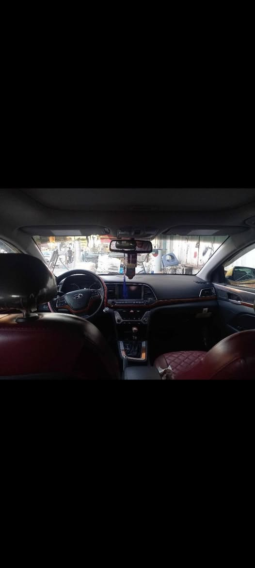 السلام عليكم النترى أمريكي بصمه وفتحه فول واحد على واحد السعر 127 وبيها مجال *********** مكان السياره بغداد
