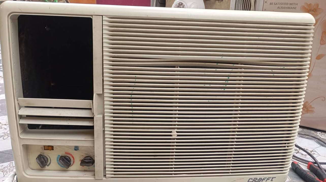 السلام عليكم مكيفات عدد 2 واحد كري شرط الشغل ماداخل تصليح 300 او بي مجال ولثاني كرافت بس مشحون غاز اصلي سعر 225 او بي مجال ***********
