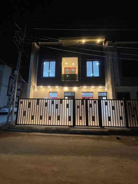 السلام عليكم 

مشتمل  للبيع عدد 2 (((50متر  ))))متر للبيع 

الركن واجهه 8متر نزال 6.25
بصف الركن واجهه 6 متر نزال 8.25

كل مشتمل يحتوي علئ ثلاث طوابق 3غرف نوم 

ثلاث طوابق 
 
بناء حديث درجه اولى 
يحتوي على صاله ومطبخ وحمام 
الطابق الثاني
غرفتين نوم.  حمام. 
طابق الثالث غرف نوم وسطح 

العنوان :: حي الجهاد ::ديوان المخابرات قرب:: خلف شارع 60
 
المميزات:
1- الارضيات الداخلية: مرمر
2- المناور والكراج: ارضيات كاشي حامضي
3- المحجرات/
4- الكتائب: حديد
5- الابواب الداخلية: تركي
6- ابواب الحمامات: PVC
7- سقوف ثانوية
8- المطبخ والحمامات: سيراميك اسباني درجة اولى               
9- نقوش 
10- انابيب الماء نوع الماني والكبس حراري
11- انابيب المجاري نوع الشريف المصري الاصلية
12- الصحيات للحمامات والغربي كامل التجهيز
13- التاسيسات الكهربائية نوع السعودي مع وجود نقاط ستلايت وكاميرات ونوع الكيبل الرئيسي 4×25.   

مراجعة و الاستفسار مكتب عمار العقار المقاولات العامه حي الجهاد المخابرات قرب جامع محمد رسول الله 

اتصال

***********
***********

https://www.facebook.com/%D9%85%D9%83%D8%AA%D8%A8-%D8%AA%D8%A8%D9%88%D9%83-%D9%84%D9%84%D8%B9%D9%82%D8%A7%D8%B1-%D9%88%D9%84%D9%84%D9%85%D9%82%D8%A7%D9%88%D9%84%D8%A7%D8%AA-%D8%A7%D9%84%D8%B9%D8%A7%D9%85%D8%A9-104938218151540/
