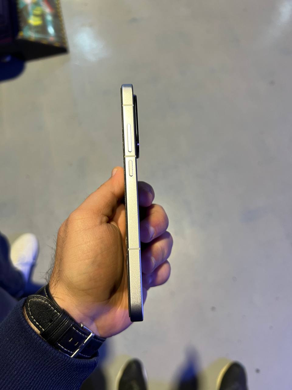 السلام عليكم بوكو f7 ذاكراة 512 جهاز جديد شخط مابي غراضة كاملة   السعر 450 الف قفل اي مجال مابي مكاني الشعلة 
رقمي ***********
