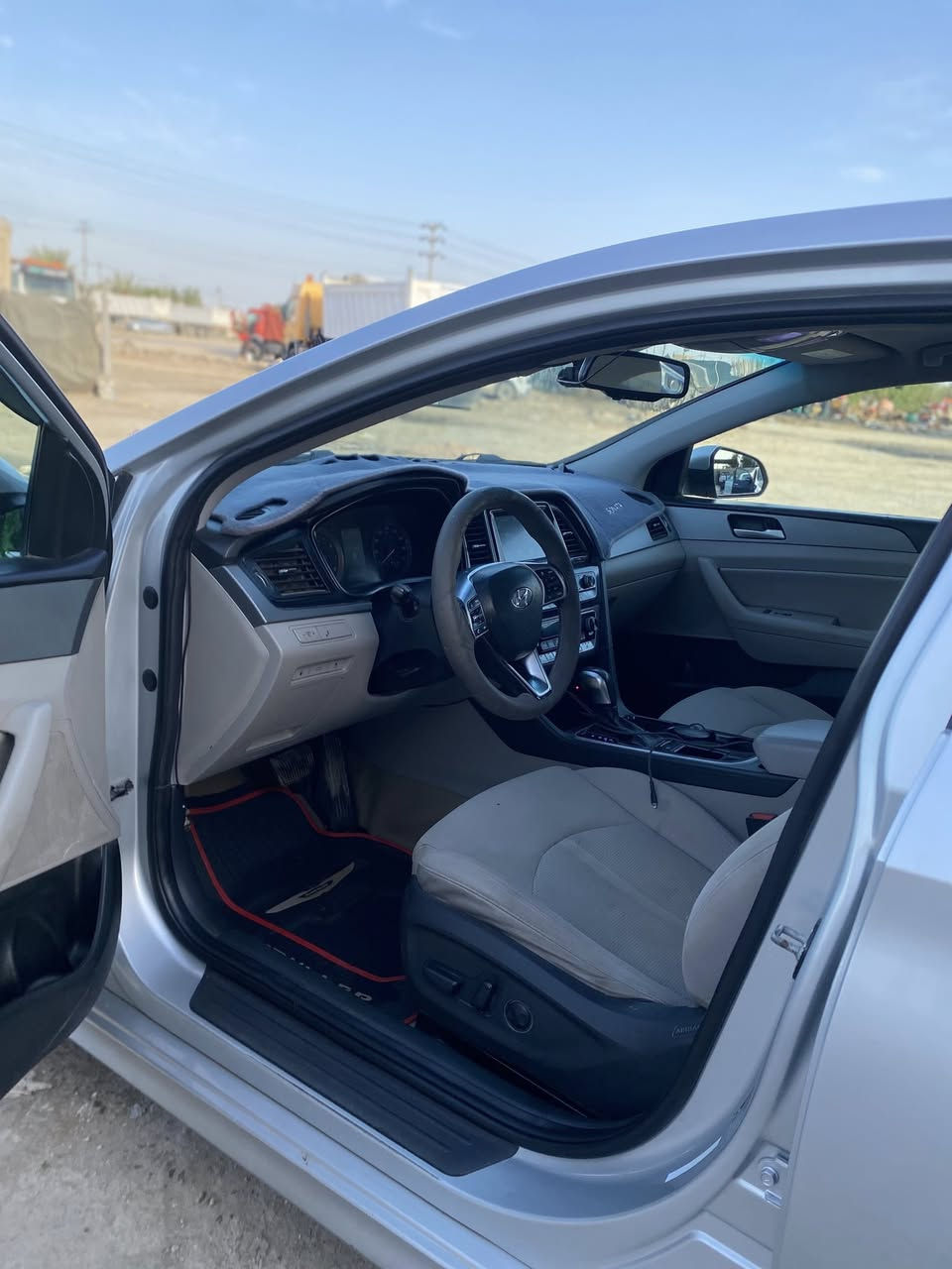 إسلام عليكم  للبيع والمراوس بسعرهه 145
سوناته 
2019امريكي 
حادثهه بنيد فقط بدون دواخل 
فئة المتتد فول ماعده الفتحه 
سياره ماشيه 93
بغداد بسمي سنويه ال 30
سياره جديد ومتعوب عليه تخم تاير حداديه 
كير مكينه كله جديد 
العنوان الديوانيه 
***********
