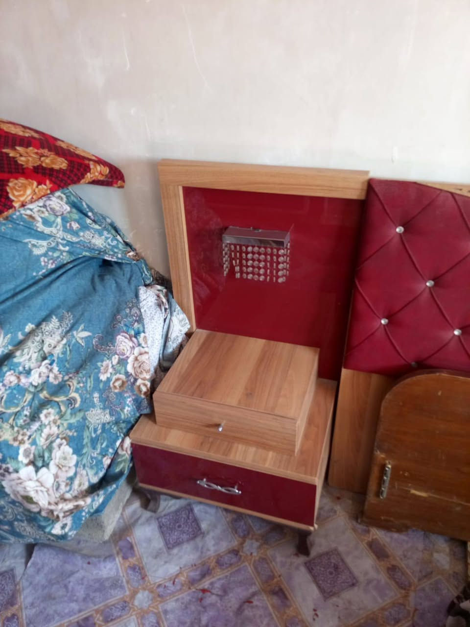 السلام عليكم عندي غرفه نوم للبيع الي يريدها توصل ع خط ***********
