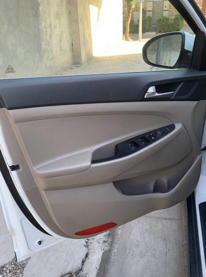 توسان خليجي ٢٠٢٠ وكالة الكاصد فول مواصفات عدى البانوراما 
ماشية 74000 حقيقي على ايدينا 
استلام شركة مكفولة بدون صبغ ولا تبديل ولا فتح ولا حالوب فقط ( بارد مقدار ٤ اصابع ) بذيل الباب الخلفي اثر فتحت باب ومعدل بي دي ار ما مبين نهائي(( بأسمي )) رقم بغداد الدولي الجديد مجدد سنوية لغاية ٢٠٣٠ وهزة جديدة //// 🟢السعر ٢١٠ وبي مجال 🟢
مكينة وكير مكفولة بدون فتح 
مكينة ٢٠٠٠ دوش خمس عدسات زنون ولايت دوار ولد نهاري امامي وخلفي
بصمة تشغيل وبصمة ابواب 
مري شفط واشارة بالمري وترحيب انارة بالبوب 
حساس امامي وخلفي 
كاميرا خلفي وكاميرا امامي تسجيل
كشنات كهرباء وداخل جلد وارضية مغلفة جلد 
سبير الشركة والكتلوكات على وضع الشركة
شحن واير  لس تلفون ومداخل يو اس بي
مود ادرايف /// وضعيات قيادة
مكاني بغداد الاعظمية ***********
