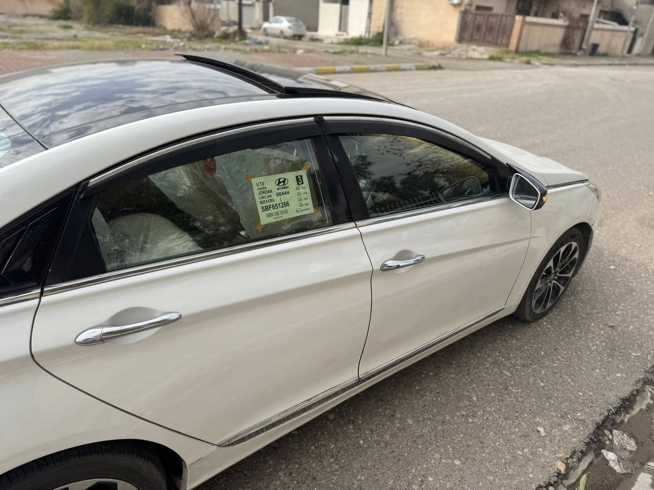 هونداي سوناتا 2011
فول الفول ( مكينة 2400) خليجي كير محرك ما مفتوح بشرط
رقم اربيل دولي جديد 
دفتر بانزين بي 
المواصفات :
2- نظام ترحيب
3- بصمه +بصمة ابواب+بصمة الصندوق
4- بنوراما ثلاث طكات
5- شاشه ابيباد
6- مري شفط
7- حاكيه
8- تبريد بيانو
9- فول تحكم ستيرن جهتين
10- مثبت سرعه
11- حساس خلفي
12- كشنات كهربائية الاماميه 2
13-خزن ميموري وضعيتين للكشنات
14-تبريد وتدفئه الكشنات الاماميه والخلفيه
15- لد امامي
16- حساس اطارات+ بلوتوث Usp3 مخارج
Eco+Normal 18 - وضعيات قياده
19-نظام مانع انزلاقAbs+اضاءة دشبول درجات
20-سستم صوت دمام امامي وخلفي.

سياره بي صبغ 5 بدون دواخل

مكاني كركوك

السعر $104

رقم هاتف
 ( *********** )
