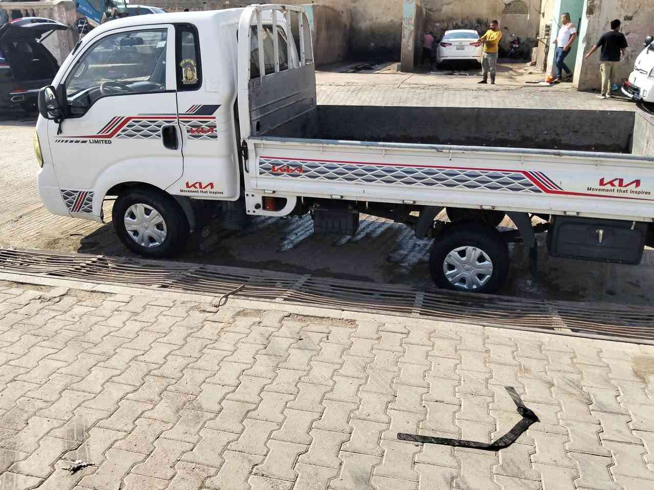 من رخصت صاحب كروب سياره بنكو 2008 رقم يغداد بسمنه كامر تبريد شغال شاشه كير ومحرك اكسل جسد بيه رشات صبغ سعر 80 وبيه مجال و تلفون ***********. بيه واستاب
