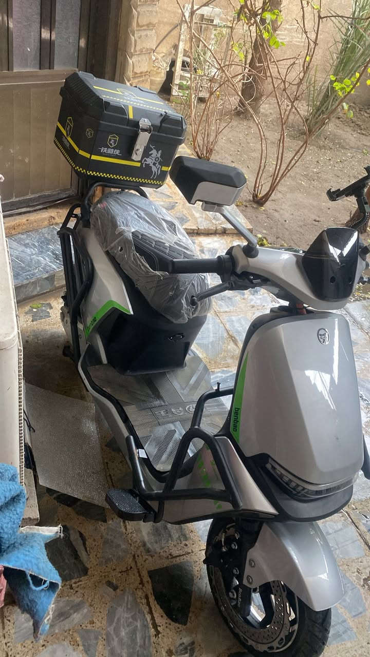 دراجة شحن وكيل المسار الاخضر  بعدها بالنايلون استخذام اقل الاسبوع  N95 بينباو  گير ٤ سرعات تمشي ٧٠ حقيقي ملف١٥٠٠-٢٠٠٠  بيها نظام مانع انزلاق ولايت عالي ناصي زنون ولايتات جانبيه ورجوع بگ R شاحنتها الاصلية ٧٢ فولط ٣٣ امبير  وخير من الله السعر ٨٥٠ الف وبيه مجال مكاني السيدية رقمي ***********
