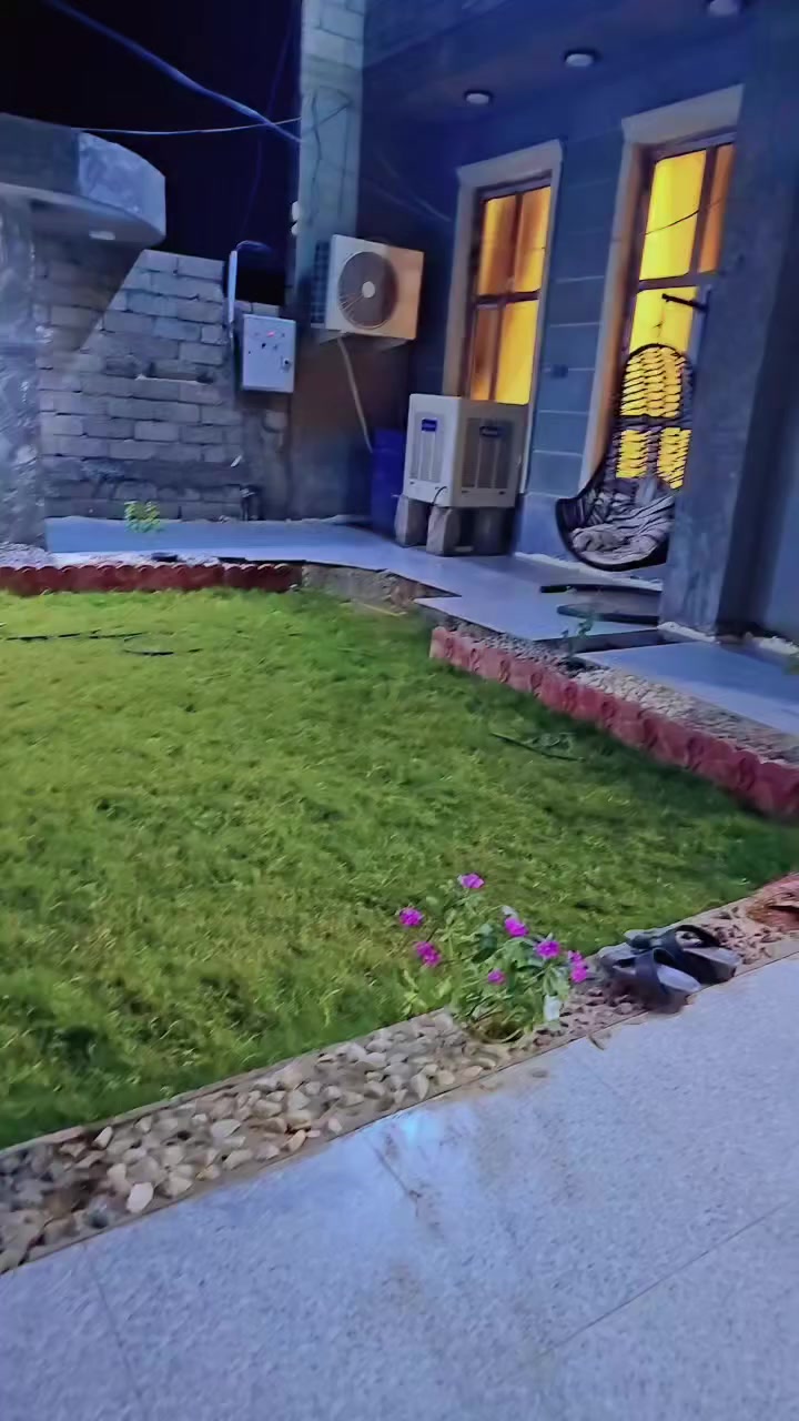 دار للبيع طابو زراعي مع قطعه ارض  تنازل مباشر
ملاحظه تصوير قديم قبل تأثيث
الموقع الصوفيه الشارع اربعين خلف لبسه بخمسه .

المساحه٣٥٢ متر .  

يتكون الدار من طابقين ٤ غرف نوم .. 

الطابق الاول استقبال صاله مطبخ كبير كراج سياره حديقه  غرفة نوم وغرفه اطفال صحيات خارجيه و داخليه.. نضام سويت

الطابق الثاني  غرفتين صاله صحيات بلكونات للغرف..

الفيديو موضح التفاصيل كامله 

الدار كامل.  بناء 2025.. 

للاستفسار والتواصل 
***********
‏‪0776 599 8620‬‏
