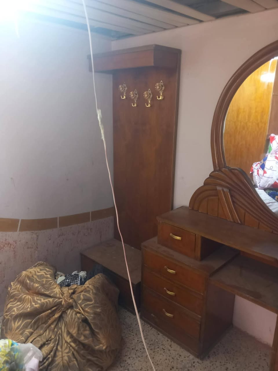 السلام وعليكم غرفه صاج تفصال تكمه  6 قطع لبيع مستعجل على بيعتها  بسبب الشيله لعنوان محموديه مجمع القعقاع موتاجد واتساب ***********
