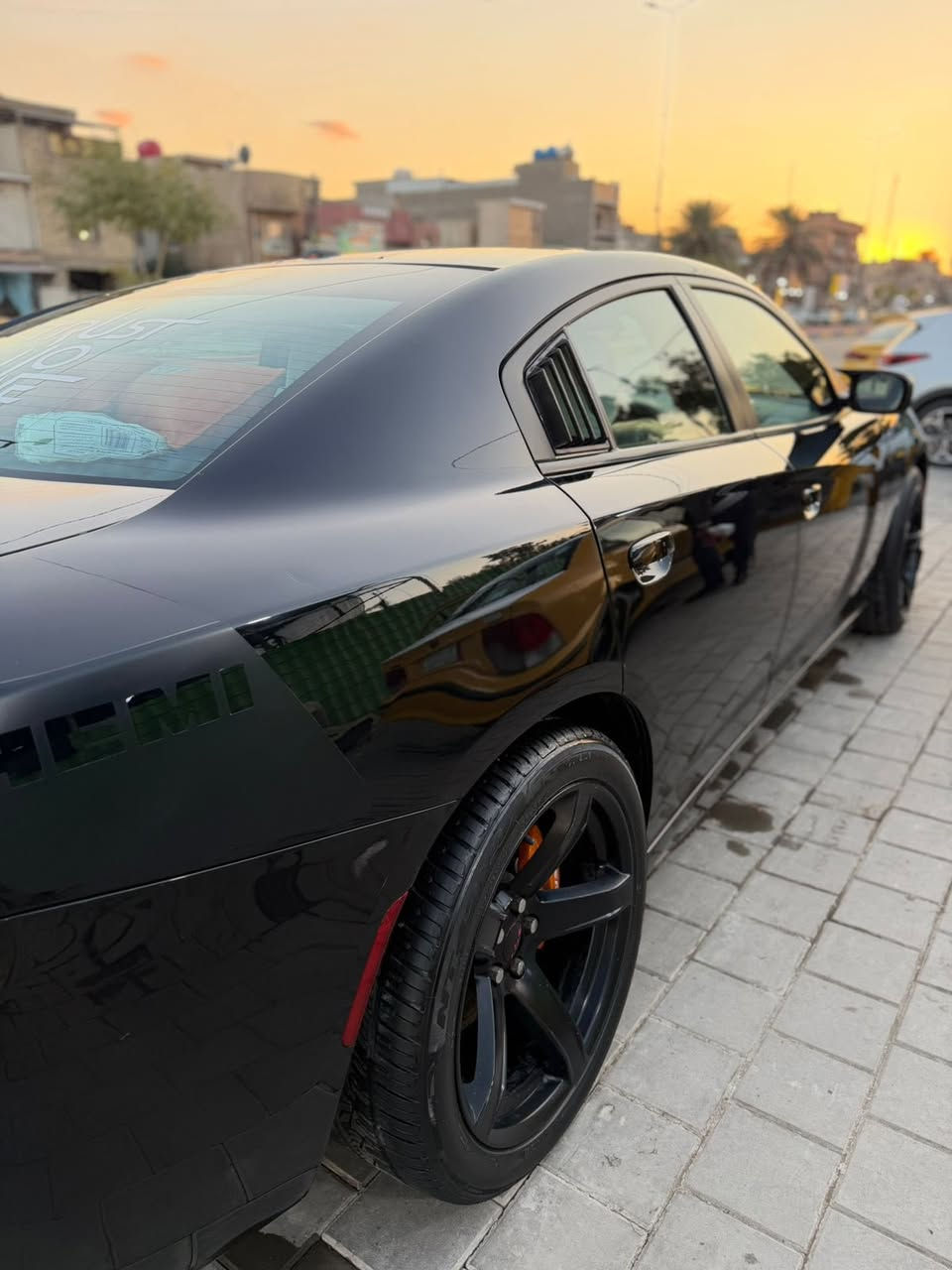 سلام عليكم للبيع فقط جاجر مديل 2023ماشية  20 الف بوليسي بس معدلين عليها كزوز نحلا بدشبول كشن حضن وبعل هواي تعديل كامل ولا مبينة سيارة جديدة بمعنة لكلمة حادث بنيد بس وصبغو ربع جاملغ وربع تكمة مال فانوس سونار بيها وصور لحادث موضح بصور رقم بغداد بسمي سعر 220 وبيها مجال رقمي ***********
