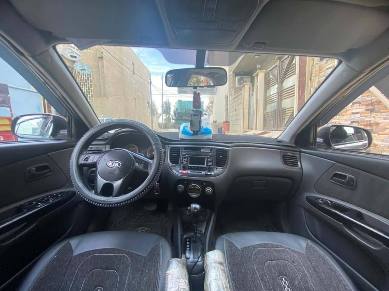 السلام عليكم ورحمة الله وبركاته
كياريو 2012موصفات فول برايد تحكمات سترين فتحة بالسقف محرك 16تدفئه وتبريد شغال أمبدل بيها باب وجاملغ بدون دواخل رقم اربيل سنويه لي2027نظافة فول ما شاء الله باسم صاحبها الشرعي شرط التحويل
السعر 98بيها مجال بسيط رقم تلفوني 
***********
***********
