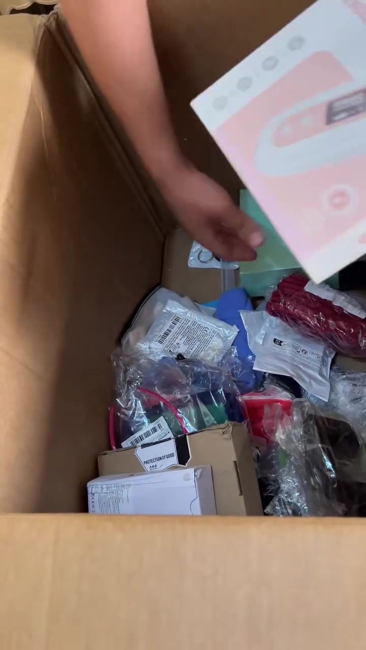 كارتون كامل للبيع بي أشكال وبي خير من الله ليريدة يترزق بي بي خير من الله وسعرة مناسب للاستفسار ***********
