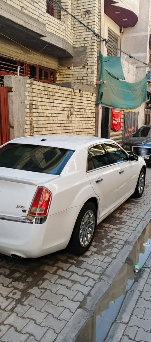 السلام عليكم اوباما للبيع موديل 12 رقم اربيل إنكليزي تحويل مباشر حادث امريكا موضح بالصور وبالعراق باب خلف السائق فقط بدون دواخل وبدون ايرباك السعر 170 وبيها مجال قليل مكلف بالنشر صاحب السياره *********** العنوان بغداد الشعله
