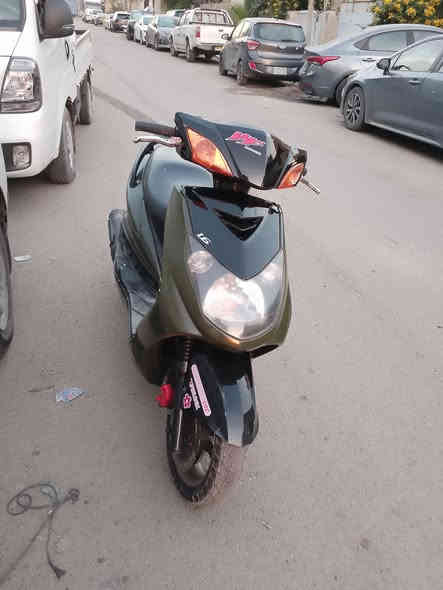 سلام عليكم سكنس فحل نوزل خطين بوشه 59 
دراجه شلعه ومعدل تاكل الكاع بيها كلجات wf نقص قبق هندر بس دراجه متعوب عليها لون مميز سعر800 وبيها مجال عنوان زعفرانيه جسر ديالى القديم ***********
