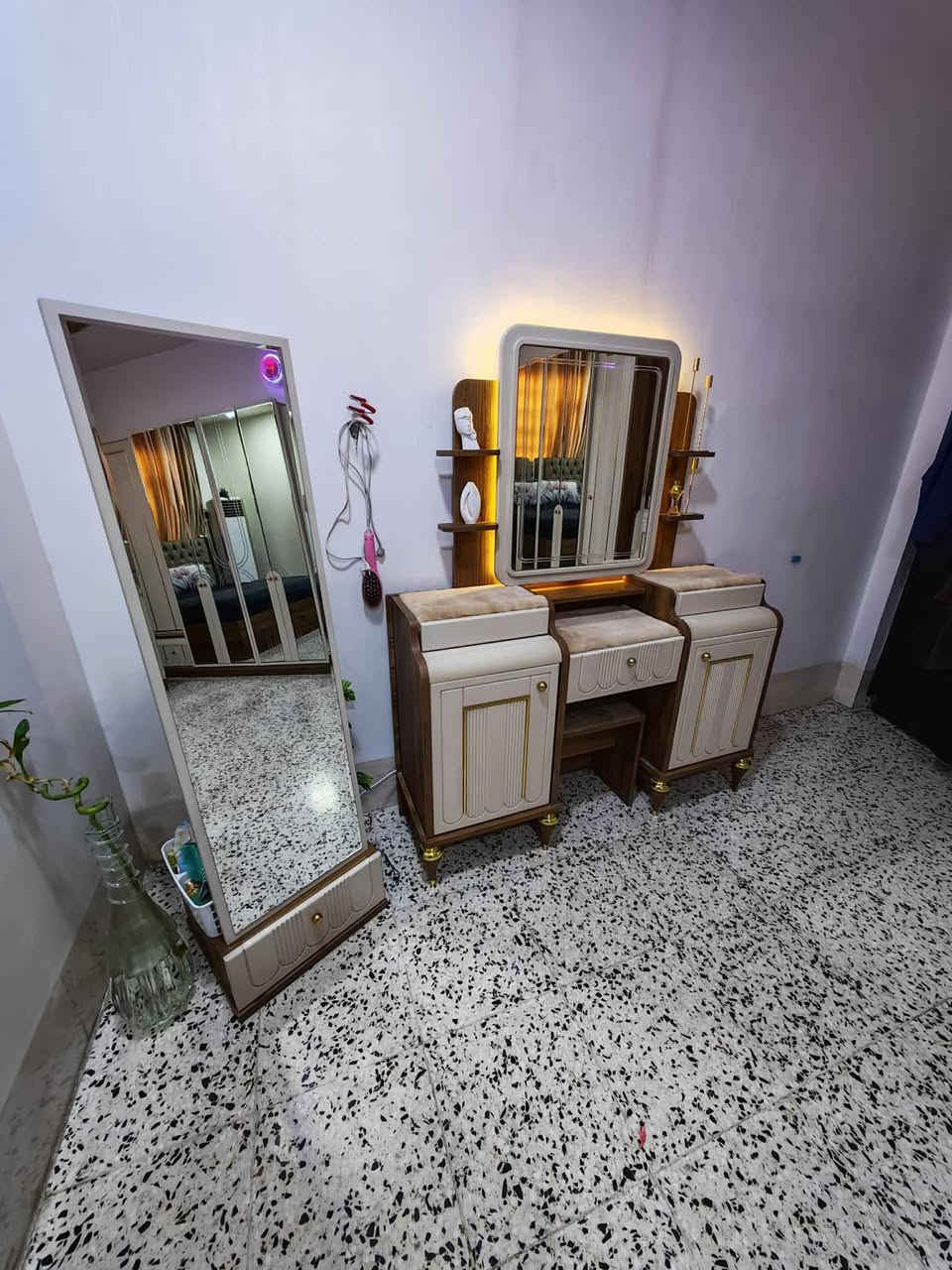 غرفة نوم تركي درجة اولىٰ مو تجاري رخيص 7 قطع بحالة ممتازة سعرها 2 مليون قفل 
بغداد الأمين حي الرئاسة 
متواجد فقط بالماسنجر


**إذا كنت صاحب هذا الإعلان وتريد حذفه لأي سبب، رجاءا أرسل رسالة إلى الدعم الفني**