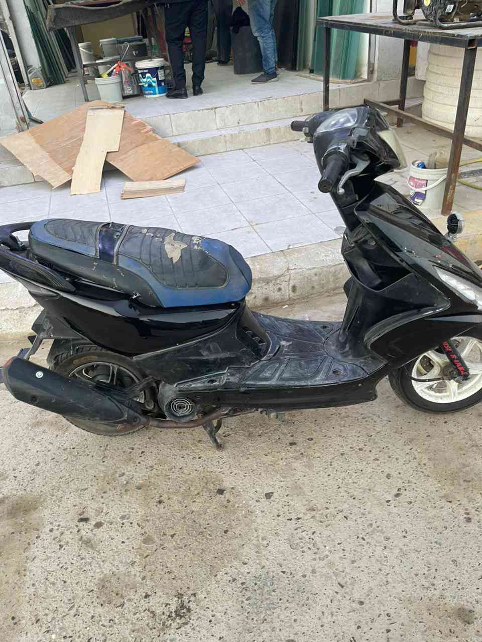 ماكس مضلع للبيع
نضيفه الدراجه مكينه ناعمه 
لا تبخير ولا تنقيص 
بـ400 و بيهه مجال 

0786 040 2916
