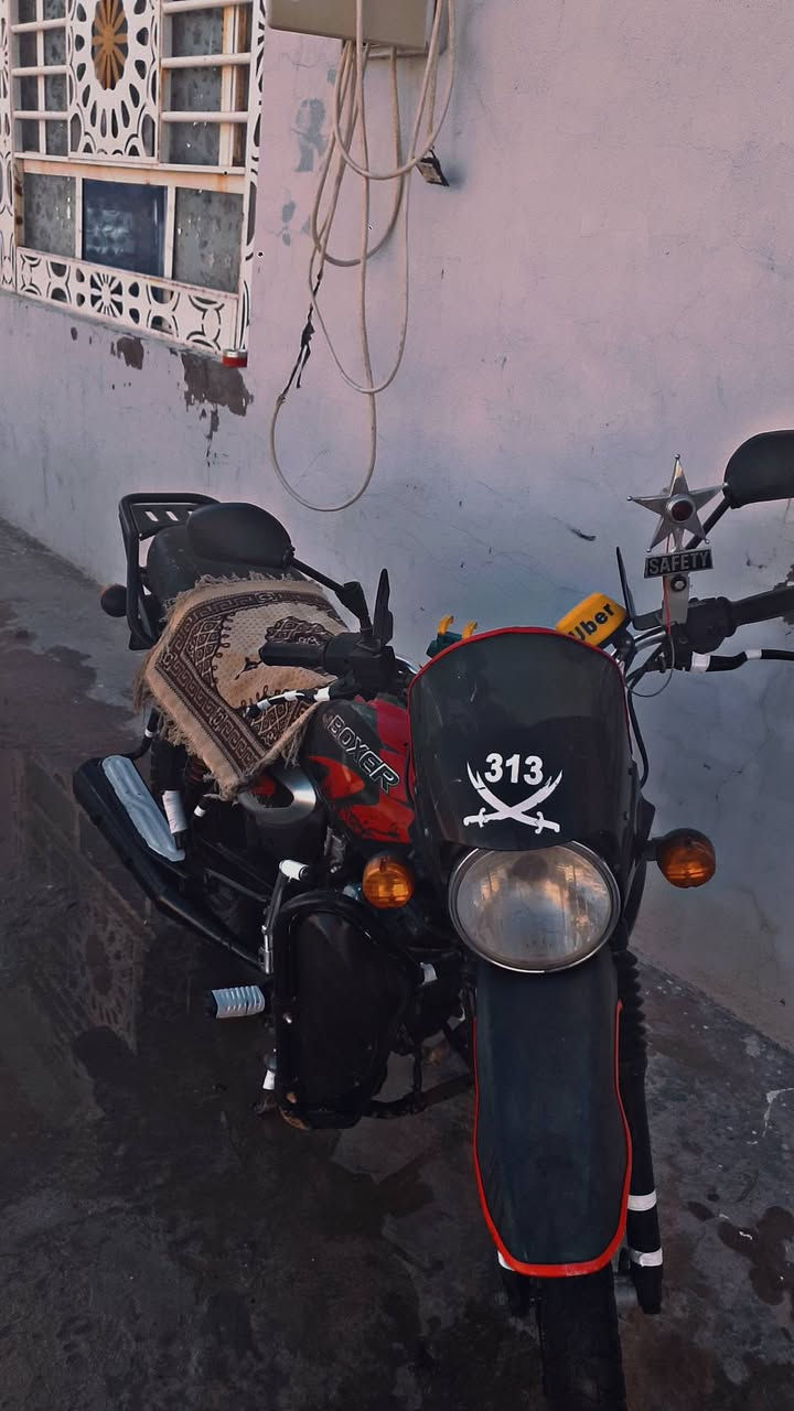 سلام عليكم بوكسر رقم 21دراجه نضيفه ما مشتغله دلفري السعر واحد 800 مكاني نجف عامود 110شارع كربله رقم الهاتف***********
