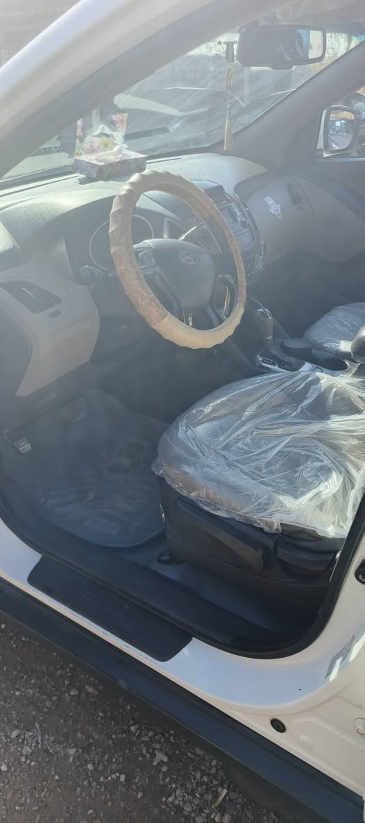 السلام عليكم البيع توسان  2015
خليجي مكفوله بيها شويه بارد وبيها بل هلال الخلفي 
شويه صبغ سونار بل منشور سعر 150وبيها مجال 
ديالى جديده الشط تفاصيل ***********
