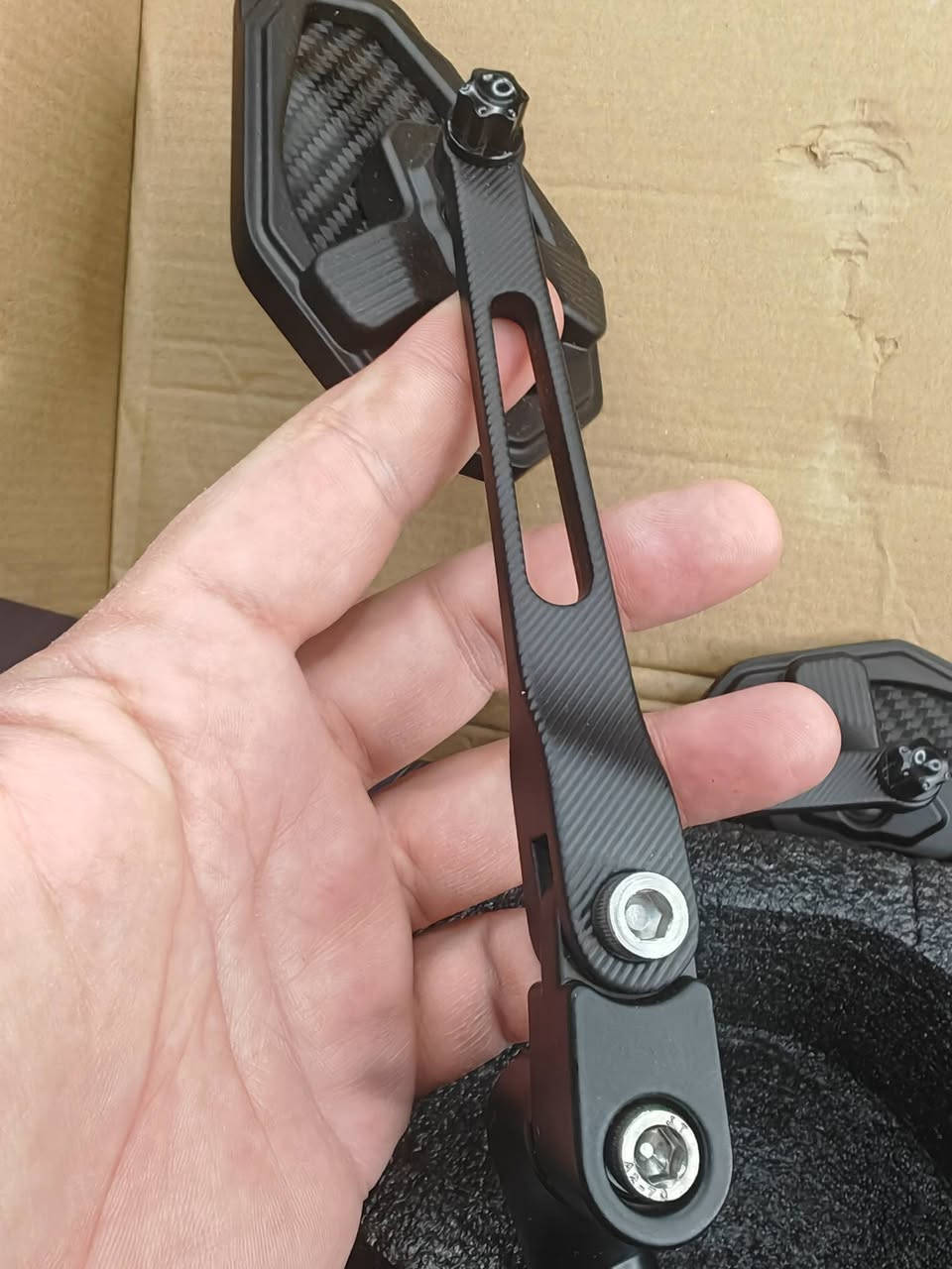 متوفر مري جانبة للدراجات، مصنوعة من سبائك الألومنيوم والزجاج الأبيض والكاربون فايبر، جديدة غير مستخدمه، مناسبة لجميع أنواع الدراجات النارية مثل كاواساكي وهوندا وياماها وبي إم دبليو وفسبا..
يوجد توصيل لجميع المحافظات ***********
