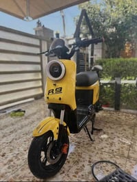 دراجه شحن R9موديل 2025اخت الجديده ناقصه فقط بطاريات لان تركته بدون شحن...