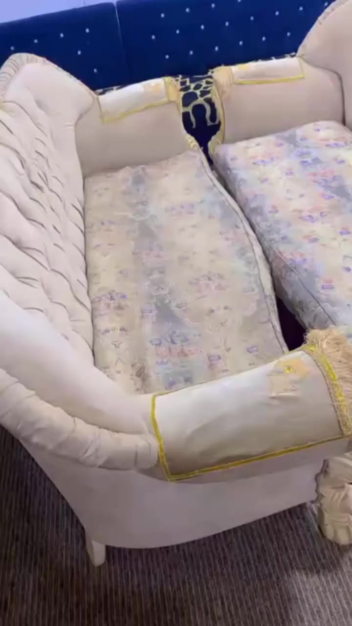 طخم ملكي تزگام ثگيل اصلي نظيف
أخو الجديد لون كريمي
 6 ست قطع 
(اربع كراسي واثنين كبار )
السعر (650) وبي مجال للشراي 
للأستفسار دايركت.


**إذا كنت صاحب هذا الإعلان وتريد حذفه لأي سبب، رجاءا أرسل رسالة إلى الدعم الفني**