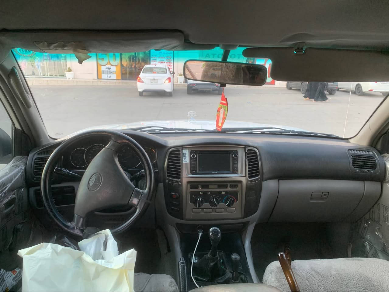 مونيكا موديل ٢٠٠٢ بي سبوخ ٢بن ده رگاي سارده كوته ته بريد سارد و گه رم به شه رت سه نه وي  تا ٢٠٢٨نويه  ده بل سپيره  تازه ٥تايه و ويلي نويم تازه بو به ستاوه پيش اكسله ته قه و ره قه ي به شه رت سه ياره كه نويه   شوين  هه ولير  *********** أربيل, العراق
