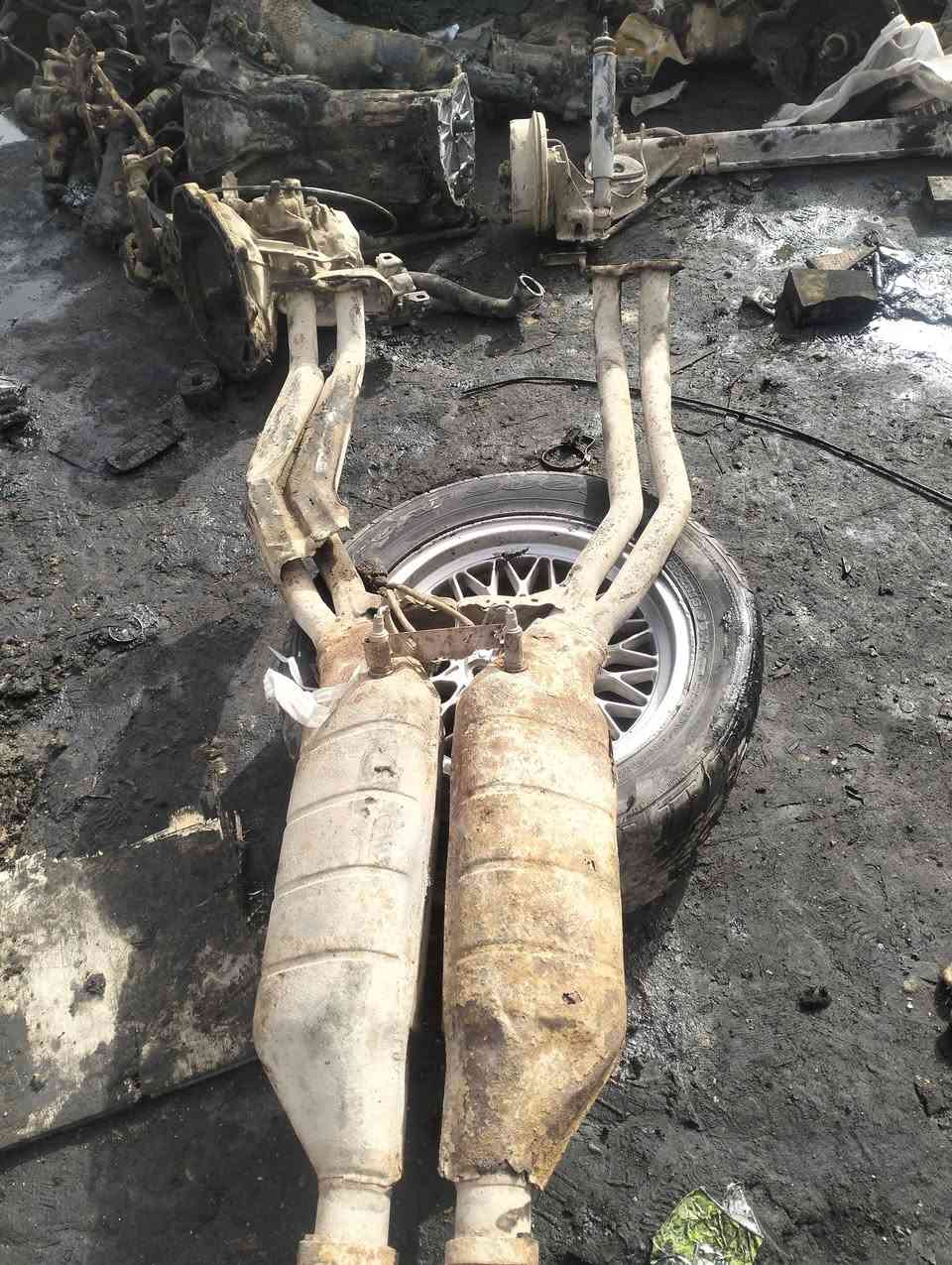 السلام عليكم 
تفصيخ بيئم 750 .. 12 سلندر 
محرك وكير جديد بس متروك بسبب حادث بالسيارة 
مجموعة امامي وخلفي وتانكي بانزين وبعض الادوات 
مكاني بغداد جسر ديالى الجديد بالحي الصناعي 
***********
***********
