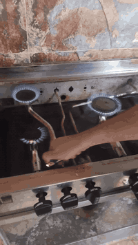 وياكم ابو محمد لتصليح طباخات نجيكم البيت وتدللون تلفون متواجد واتساب أو تصال على الرقم ***********
