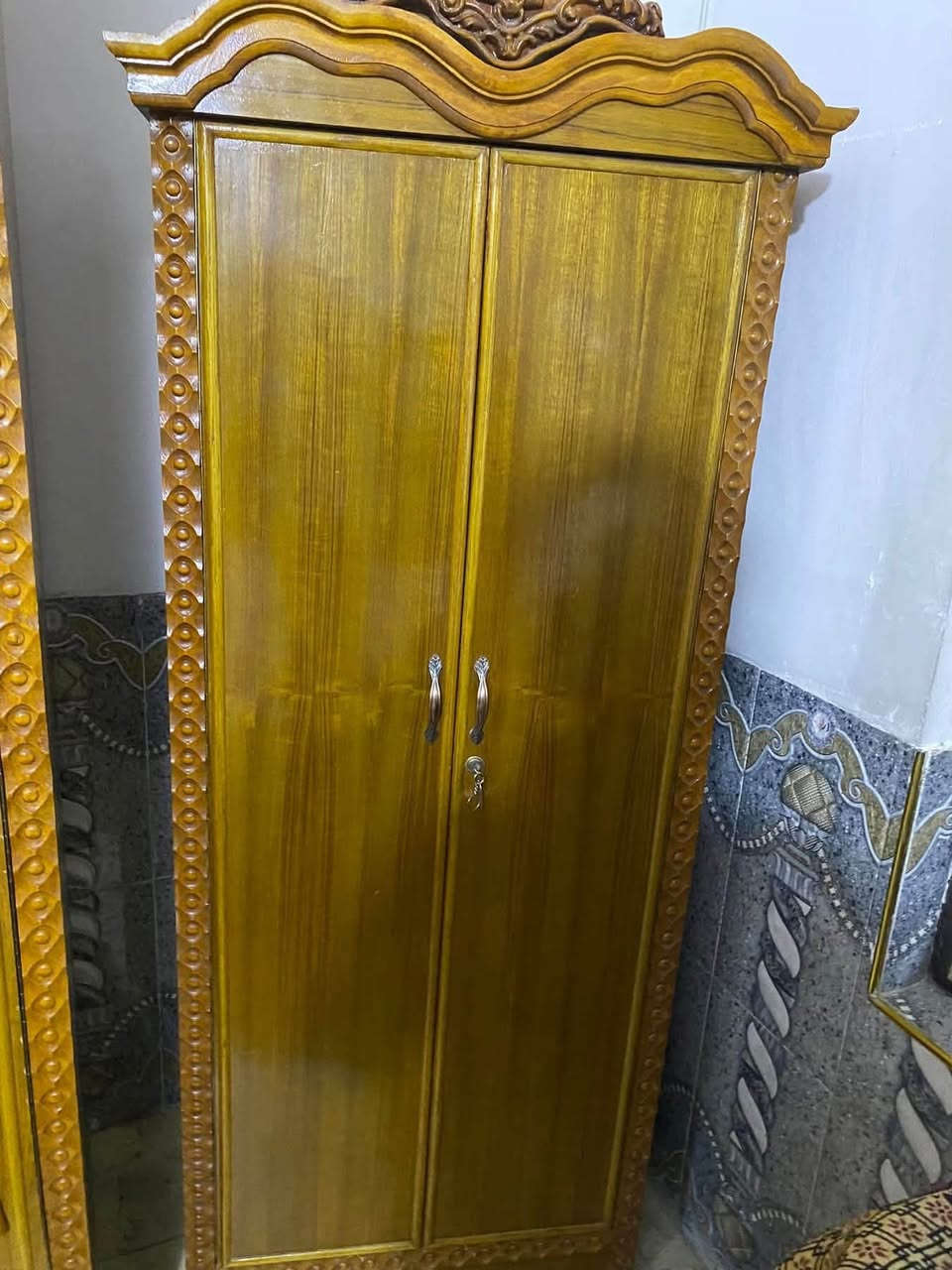السلام عليكم صناعه عراقيه تسكام نضافه عاليه جدا أي ضرر ما بها مكونة من سبع قطع كانتور ست بيبان￼
‏مكان بغداد البلديات اي استفسار خاص  ￼


**إذا كنت صاحب هذا الإعلان وتريد حذفه لأي سبب، رجاءا أرسل رسالة إلى الدعم الفني**