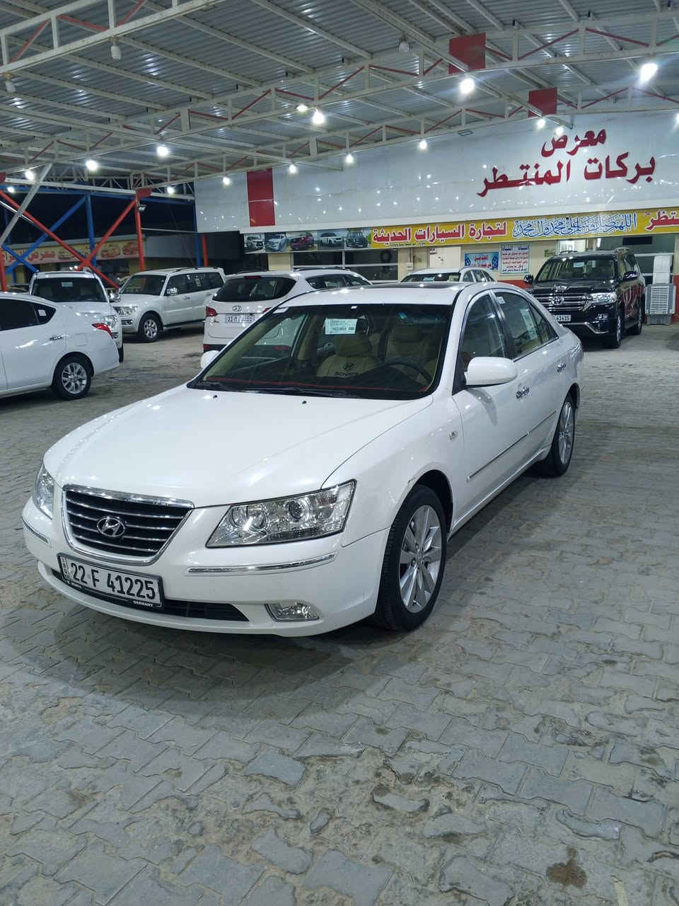 سوناتا 2009
فول مواصفات.
 فتحة شاشة.
 تحكمات ستيرن.
 سوج عدد 2 .
بردة كهربائية خلفية.
جاهزة من كلشي 
حدادية كير محرك تبريد 
بيها الدور الامامي والخلفي صبغ على جهت السايق 
عنوان/النجف.  للاتصال/***********
