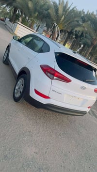 توكسان للبيع نضيفه جدا موديل 16 امريكي حادثهه شبر فقط بلجاملغ الامامي ...