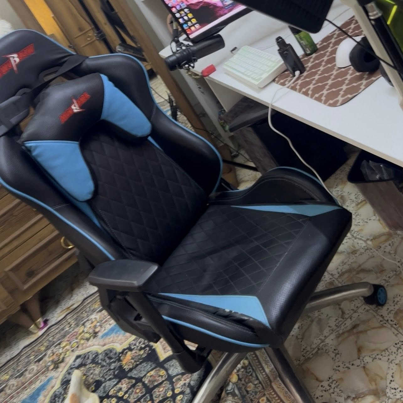 سلام عليكم 
حاسبة للبيع المواصفات 👇🏼
GPU RTX 4070 GIGABYTE 3FAN
RAM 16G 2*8 3600
M.2 1T LEXAR
CPU I5 1300 400F
CASE DARK FLASH
POWER 750W COURSERA
CPU COOLING AG400
H670 ASROCK
الشاشات 2
Samsung Odyssey G5 2k 165FPS
GIGABYTE Full Hd 180 FPS
وكرسي وميز ٢ متر. تفصال  
***********
