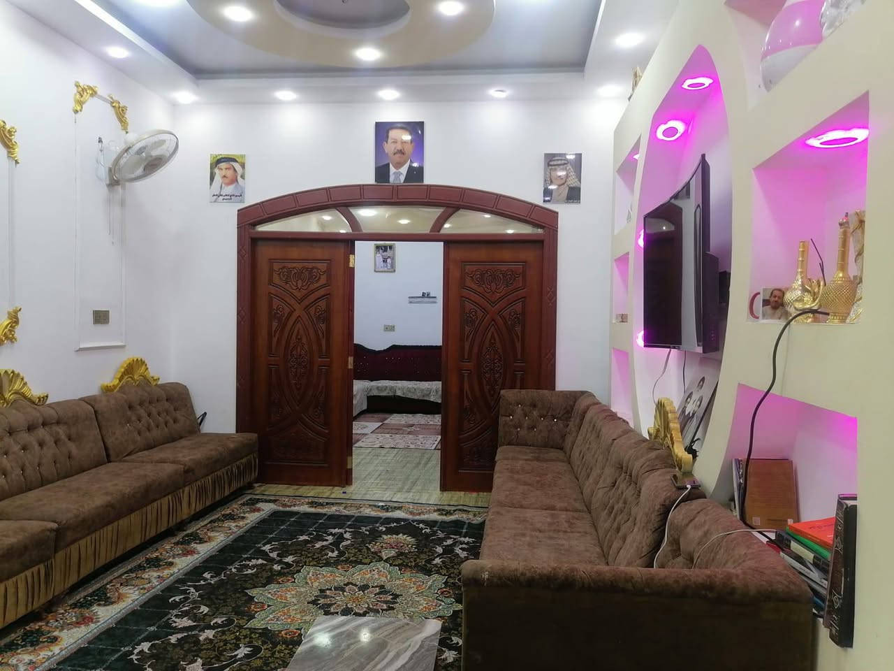 يعلن مكتب عقارات أبو انور فرع الطويسه عن وجود بيت اليجار في الطويسه مساحة 175 متر بناء حديث ثلاث طوابق يحتوي على 4 غرف نوم وصاله وستقبال ومطبخ وصحيات وكراج سعر اليجار مليون و 800 ألف وبيه مجال قريب على الشارع العام مكان راقي ممتاز الستفسار//***********//***********// كما نستقبل جميع عروضكم وطلباتكم التجارية والعقارية المكتب مجاز قانونيا المكتب ماقبيل مطعم الحسون عقارات أبو انور فرع الطويسه
