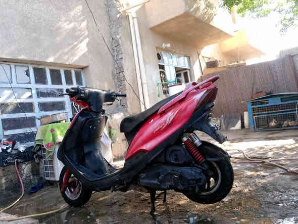 سلا م وعليكم دراجه ثعلب لبيع ياباني شغاله نص نكره سلف وهندر وكهرباءيتها كلها شغاله  كامله و محركها بلادي نطيف مامفتوحه ابد بلاديه ناعمه خير من الله وتأيراتها جدد وكابريتر بلادي وكهربائيتها كلها شغاله كامله وقفل ستيرن وقفل جنطه شغال كامله السعر300 بيه مجال لشراي مكاني بشارع فلسطين رقمي *********** متواجد وتساب ورصيد
