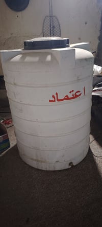 مقطوره حجم 1000 لتر مستخدمة 4 اشهر فقط للبيع بسعر 70 الف وبيها مجال 07...