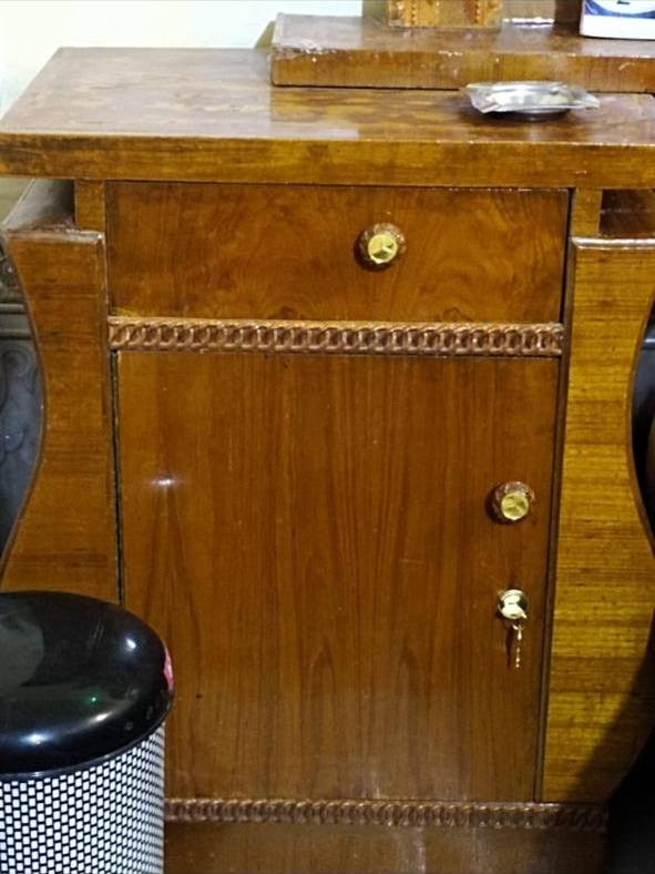 السلام عليكم اخشاب للبيع جربايه مع ميز تواليت كامل وجربايه كامله هيه والاميازه مالته والتاج 
المكان سوق الشيوخ الحي العسكري
السعر خاص


**إذا كنت صاحب هذا الإعلان وتريد حذفه لأي سبب، رجاءا أرسل رسالة إلى الدعم الفني**