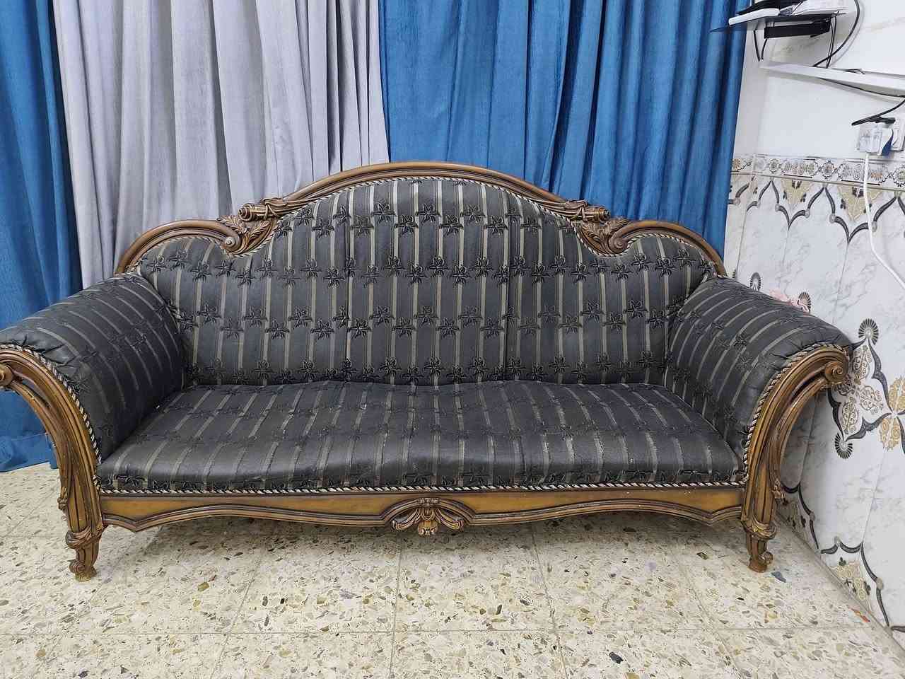 للبيع تخم حلو خشب زان  طبيعي موديل كلاسك 
عدد المقاعد 7
السعر 450 
حي البساتين مدخل حي المصطفى الفرع المقابل علوة قاهر الاسعار 
للاستفسار ***********
