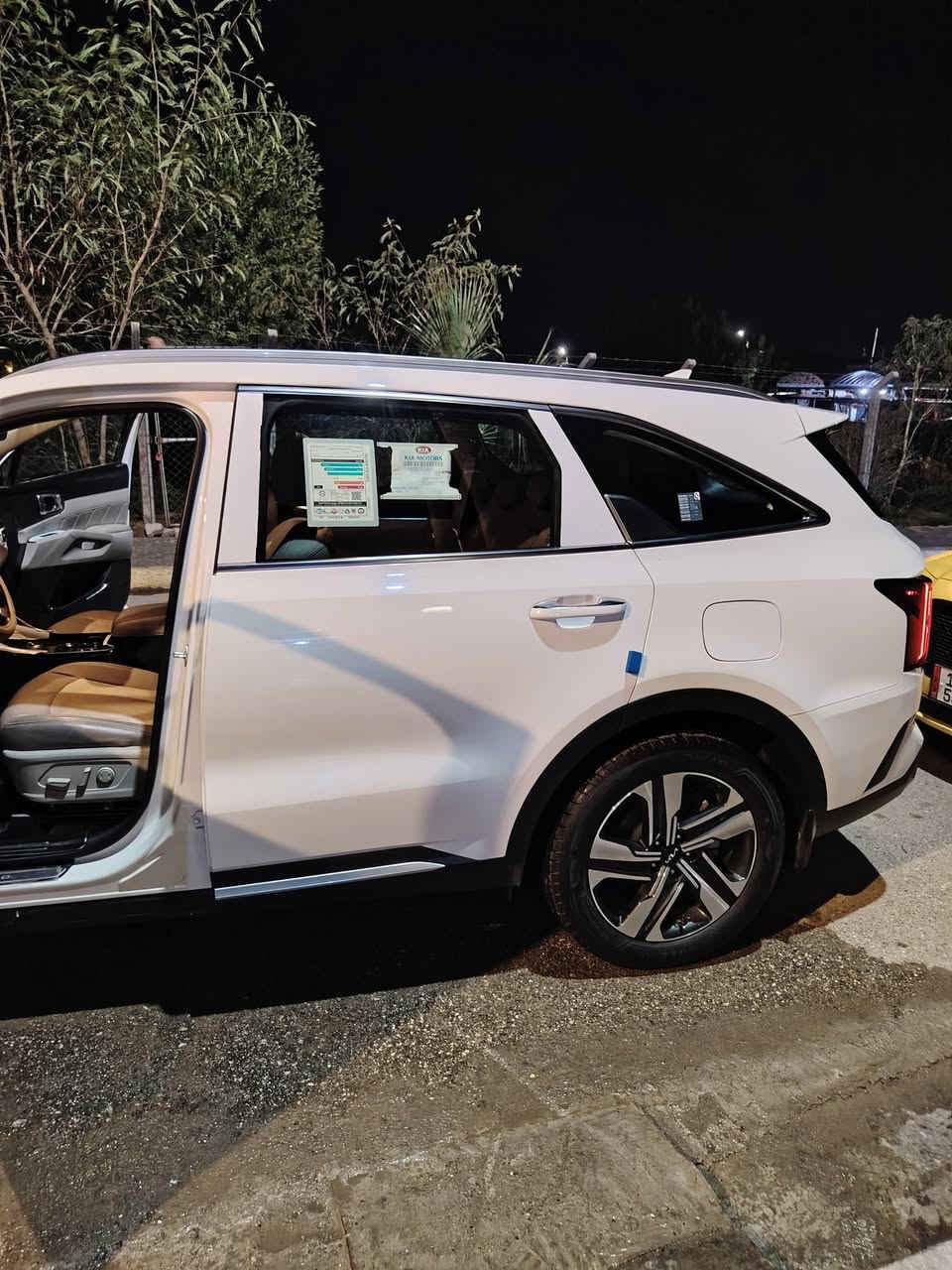 السلام عليكم اخوان كيا سورنتو موديل2023 رقم واسط بأسمي هاتف *********** /*********** شرط السيارة زيرو  بمعنى الكلمه مكفوله كفاله عامه
